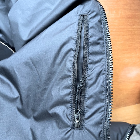 The North Face classic puffer - like new - Picture 9 of 9